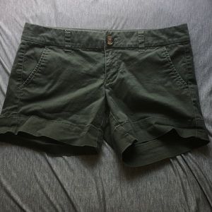 AMERICAN EAGLE khaki shorts